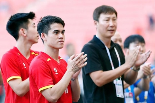 Khuất Văn Khang lập kỷ lục vô tiền khoáng hậu tại bóng đá trẻ Việt Nam