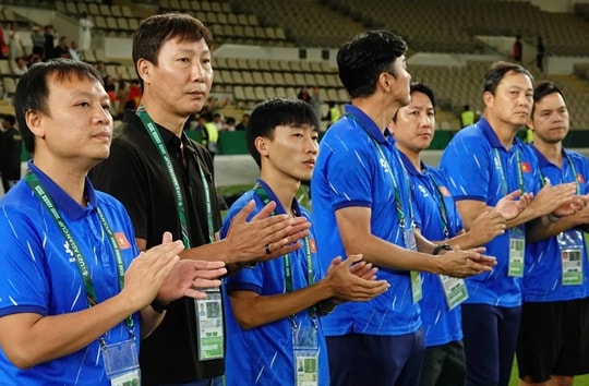 HLV Kim Sang-sik tái hiện công thức Park Hang-seo: Bình minh mới của bóng đá Việt Nam