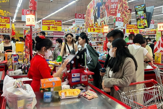 Cận Tết Nguyên đán, người dân Đà Nẵng rộn ràng mua sắm