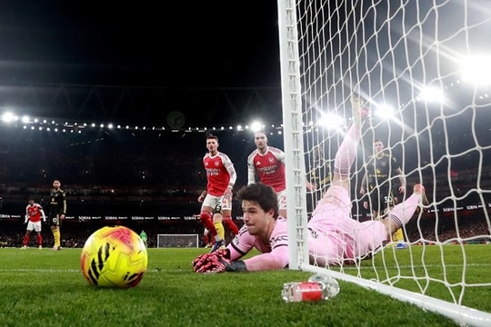 Senne Lammens rực sáng giúp Manchester United đánh bại Arsenal 3-2 tại Emirates