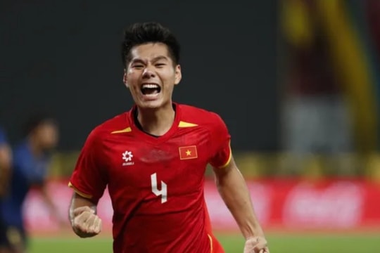 HLV Kim Sang-sik cam kết đồng hành cùng Nguyễn Hiểu Minh sau chấn thương nặng