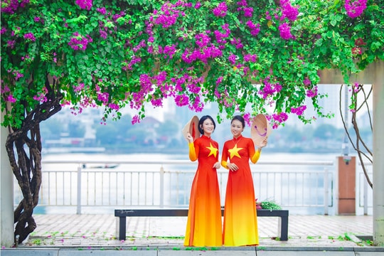 Xúng xính áo dài đón Tết