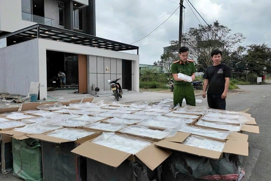 Bắt quả tang xe tải chở 2.400 cây thuốc lá lậu