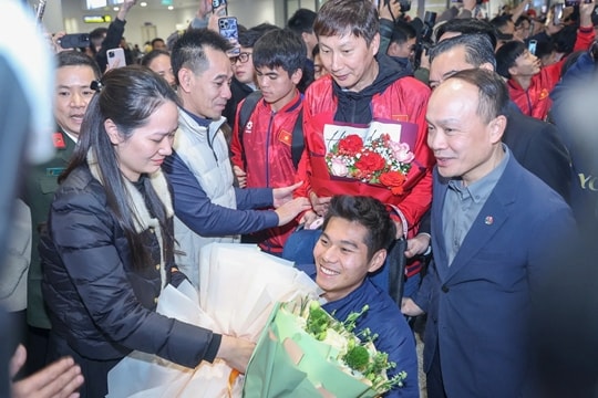 Báo Hàn Quốc thán phục cử chỉ nhân văn của HLV Kim Sang-sik với Nguyễn Hiểu Minh
