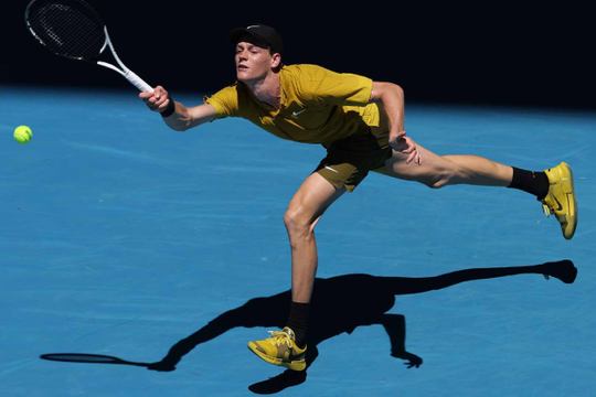 Sinner và Swiatek thống trị Australian Open 2026: Cơn mưa kỷ lục tại Melbourne Park
