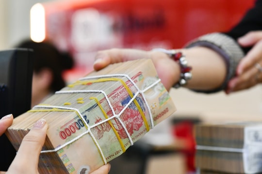 Lãi suất ngân hàng 28/1: ACB bất ngờ giảm 0,1%, Saigonbank tăng mạnh lên 6,3%