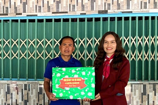 Xã Thanh Bồng (Quảng Ngãi) thăm, chúc Tết và tặng quà tại xã Trà Giáp