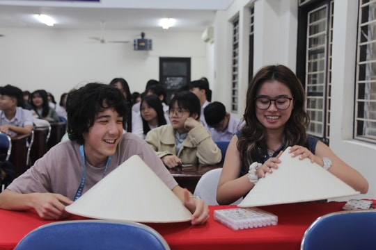 Học sinh Mỹ trải nghiệm văn hóa Việt tại Đà Nẵng