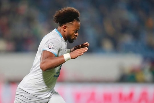 Nguyễn Xuân Son rực sáng, Nam Định thắng áp đảo 3-0 và ghi tên vào bán kết