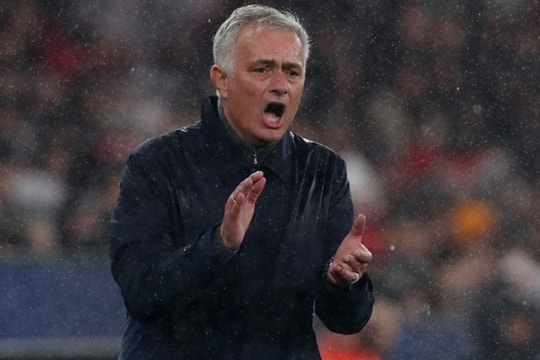 Mourinho và đêm Lisbon điên rồ: Thủ môn ghi bàn phút 98 hạ gục Real Madrid