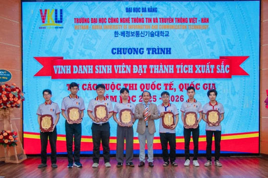 VKU vinh danh sinh viên đạt thành tích xuất sắc tại cuộc thi quốc gia, quốc tế