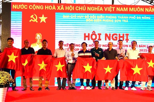Đồn Biên phòng Sơn Trà hỗ trợ ngư dân vươn khơi bám biển, bảo vệ chủ quyền