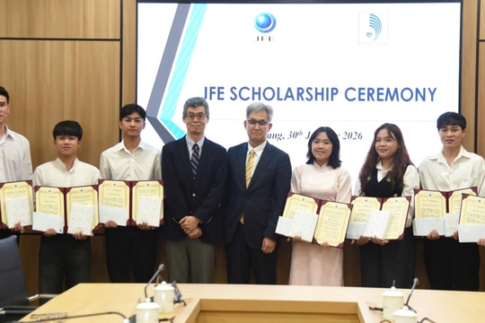 Tập đoàn thép JFE (Nhật Bản) trao học bổng cho sinh viên Đại học Đà Nẵng