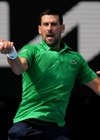 Djokovic mất break sớm trước Sinner trong trận bán kết Australian Open kịch tính