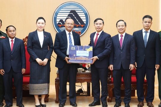 Lãnh đạo tỉnh Sê Kông (Lào) thăm, chúc Tết cổ truyền tại Đà Nẵng