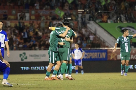 Nguyễn Công Phượng ghi bàn giúp Đồng Nai thắng ngược Khánh Hòa 3-1
