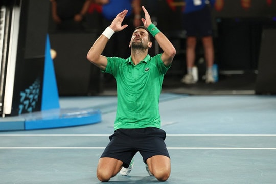 Djokovic ngược dòng hạ Sinner tại bán kết Australian Open: Hướng tới kỷ lục Grand Slam thứ 25