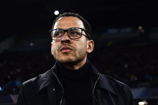 HLV Liam Rosenior và bài toán nhân sự: Chelsea có nên để Malo Gusto dự bị?