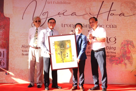Khai mạc triển lãm “Ngựa và Hoa” trong sáng tác của Lê Bá Đảng