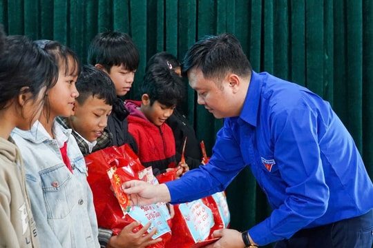 80 triệu đồng cho chương trình “Xuân yêu thương - Tết sẻ chia” tại xã Trà Đốc