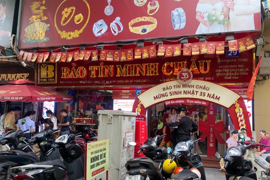 Giá vàng hôm nay 2/2/2026: Giá vàng SJC giảm 6 triệu; vàng thế giới giảm còn 4535 USD