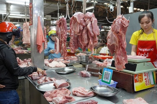 Giá thịt heo tại Hà Nội tăng tới 15.000 đồng/kg, lợn hơi chạm mốc 81.000 đồng