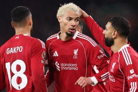 Hugo Ekitike tỏa sáng giúp Liverpool đè bẹp Newcastle 4-1 tại Anfield