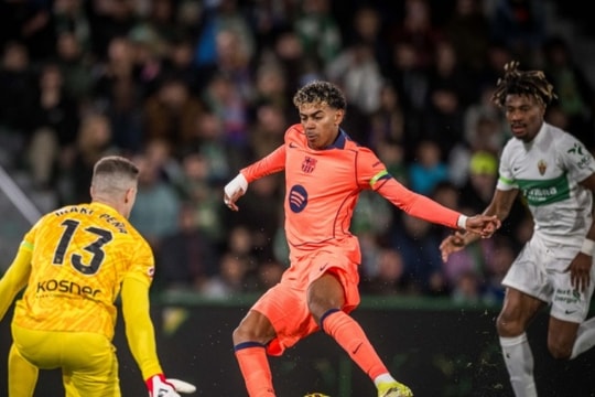Barcelona đánh bại Elche 3-1: Lamine Yamal tỏa sáng và cú hích từ Marcus Rashford
