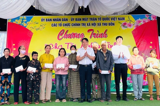 Chợ Tết nghĩa tình