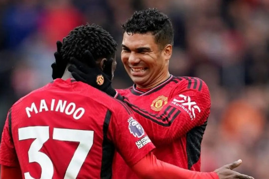 Tam tấu Casemiro - Fernandes - Mainoo rực sáng giúp Man Utd hạ Fulham 3-2