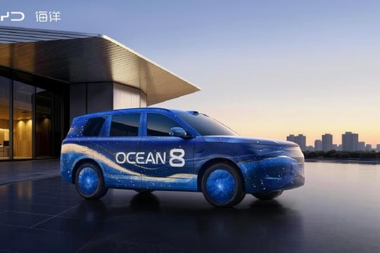 BYD Ocean 8 Series lộ diện thực tế: Trang bị công nghệ đánh lái bánh sau linh hoạt
