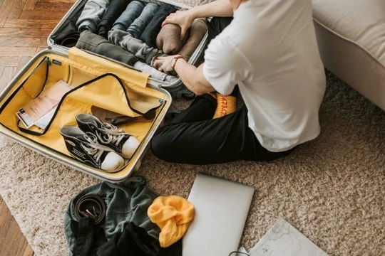 Mẹo sắp xếp hành lý: Cách gói gọn đồ đạc cho 2 tuần chỉ trong vali xách tay