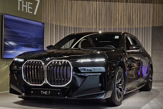 BMW X7 G67 thế hệ mới: Tùy chọn sơn hai tông màu và nội thất tiệm cận Rolls-Royce