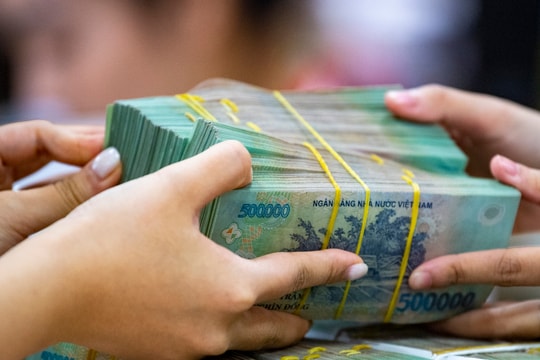 Lãi suất ngân hàng hôm nay 2/2: Sacombank giảm mạnh, ACB tiếp tục tăng