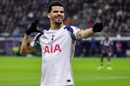 Dominic Solanke lập siêu phẩm bọ cạp, giải cứu Tottenham trước Man City