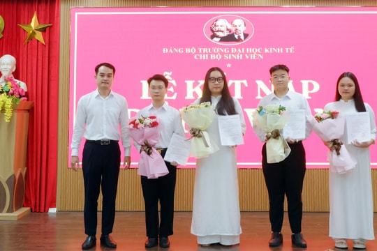 Tự hào đứng vào hàng ngũ của Đảng