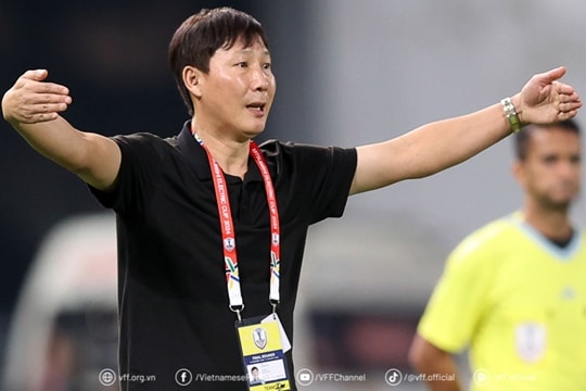 Kim Sang-sik bắt đầu cuộc đại tu tuyển Việt Nam và cú sốc chấn thương của Nguyễn Thái Sơn