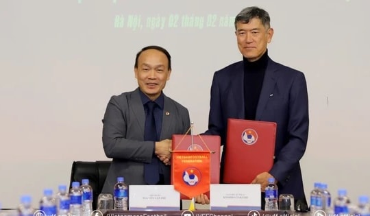 VFF gia hạn hợp đồng với GĐKT Koshida Takeshi: Chiến lược dài hạn cho bóng đá Việt Nam