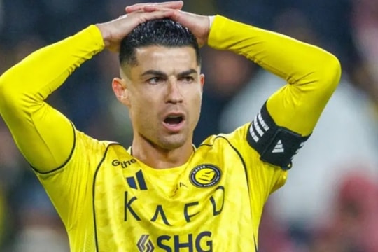 Cristiano Ronaldo nổi loạn tại Al Nassr: Phơi bày mặt trái bóng đá Saudi Arabia