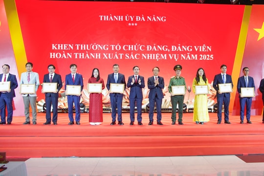 Xây dựng Đảng vững mạnh, đưa nghị quyết vào cuộc sống