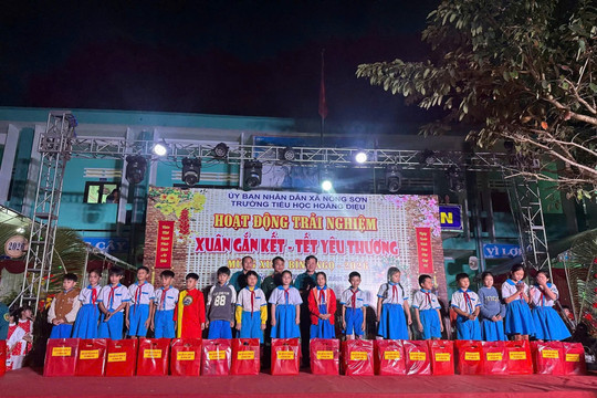 Tết ấm cho học trò nghèo