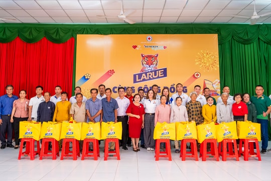 Hướng về năm mới tấn tới, Larue triển khai chương trình cùng cộng đồng đón Tết an vui