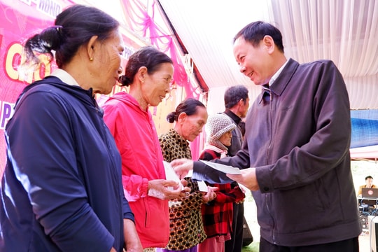 Phú Ninh tổ chức chương trình “Xuân yêu thương”, trao 300 suất quà cho hoàn cảnh khó khăn