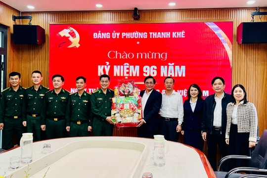 Bộ đội Biên phòng Đà Nẵng thăm, chúc Tết các phường biên giới biển