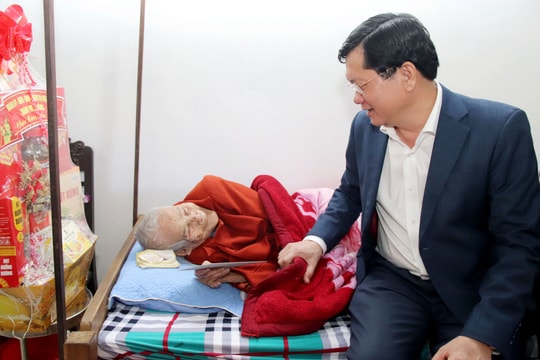 Lãnh đạo thành phố Đà Nẵng tặng quà Tết cho người dân, gia đình chính sách, các đơn vị, địa phương
