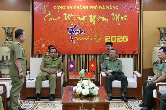 Sekong Police extend Lunar New Year greetings to Da Nang Police