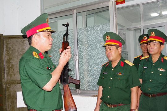 Sẵn sàng chiến đấu cao, xây dựng chính quy, chấp hành nghiêm kỷ luật trong dịp Tết