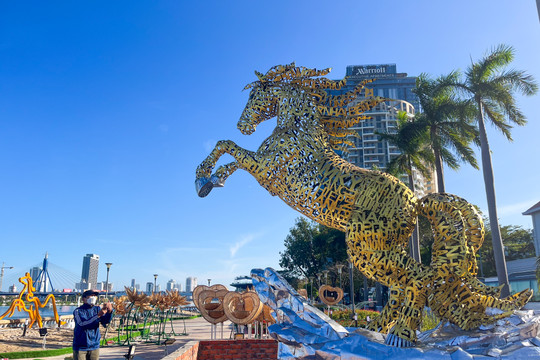 Ngắm linh vật Ngựa vàng được ghép từ tên 94 xã, phường, đặc khu của Đà Nẵng