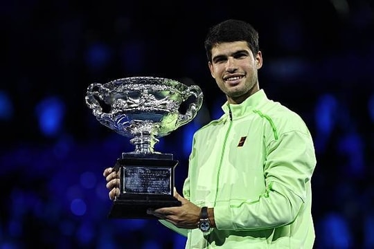 Carlos Alcaraz lập kỷ lục Grand Slam sự nghiệp ở tuổi 22 và điểm tựa từ gia đình