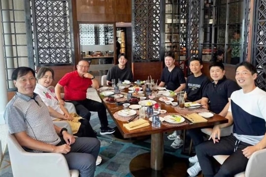 HLV Park Hang Seo hội ngộ Kim Sang Sik: Sự giao thoa của hai thế hệ vàng bóng đá Việt Nam